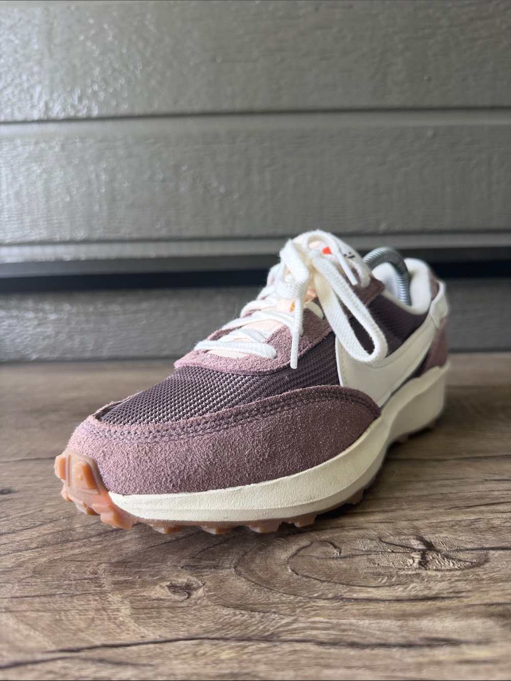 Nike Women’s Light  Low-Top Sneaker size 8